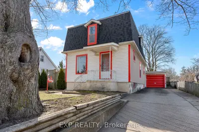 Detached in Niagara Falls