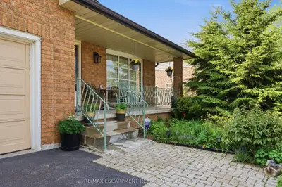 115 First Road W, Hamilton, On L8j 2s6
