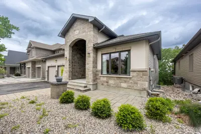 166 GRAINSTONE Way, Kanata, ON K2T 0C7