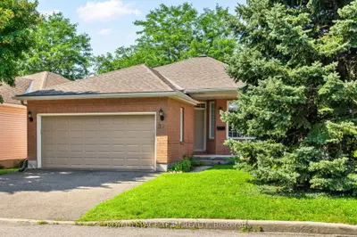 32 TRUMP Avenue, Carlington - Central Park, ON K2C 4A7