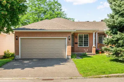 32 TRUMP Avenue, Carlington - Central Park, ON K2C 4A7