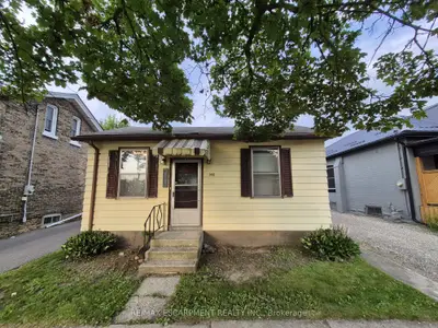 Detached in Brantford