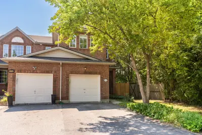 Att/Row/Townhouse in Overbrook - Castleheights and Area