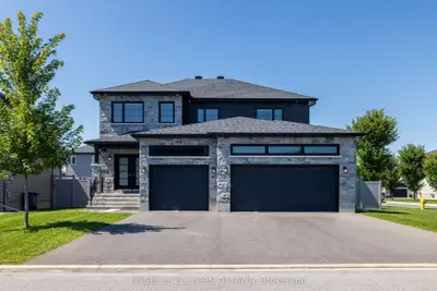 Detached in Russell