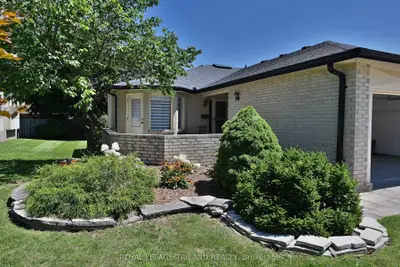 94 Pine Valley Gate 4, London South, On N6j 4p7