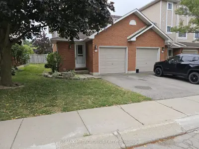 Condo Townhouse in Hamilton