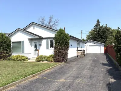 Detached in Thunder Bay