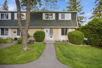 Condo Townhouse in Cyrville - Carson Grove - Pineview