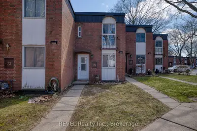 Condo Townhouse in Niagara Falls