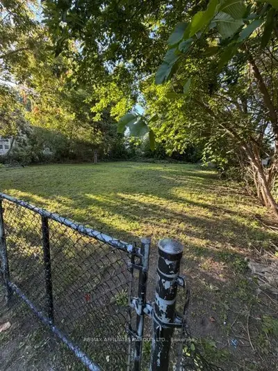 213 First Street W, Cornwall, On K6j 1c4