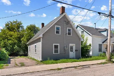 42 Bonnechere Street S, Renfrew, On K7v 1z1