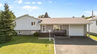 Detached in Russell