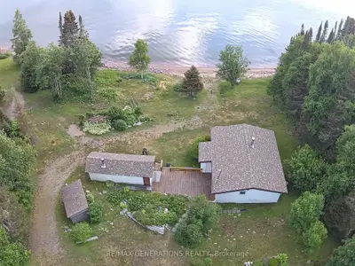 Detached in Thunder Bay Remote Area