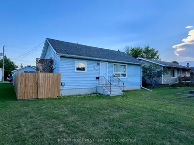 Detached in Fort Frances