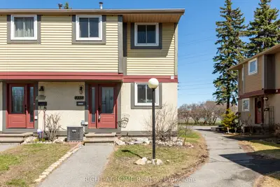 Att/Row/Townhouse in Cyrville - Carson Grove - Pineview