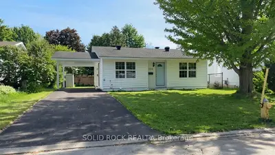 Detached in Beacon Hill North - South and Area
