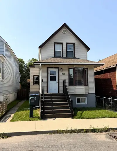 Detached in Thunder Bay