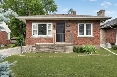 Detached in Port Colborne