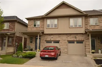 Att/Row/Townhouse in Grimsby