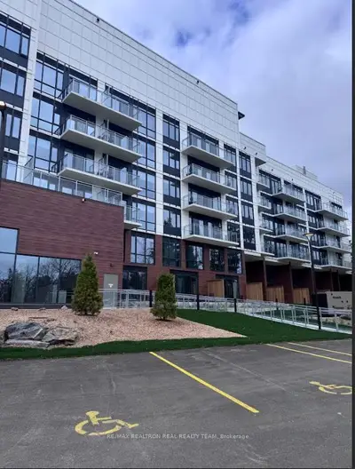 Condo Apartment in Gravenhurst