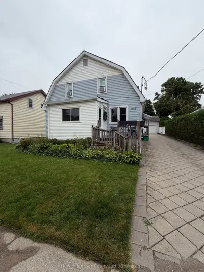 Detached in Woodstock