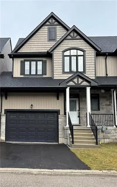 Att/Row/Townhouse in Blue Mountains