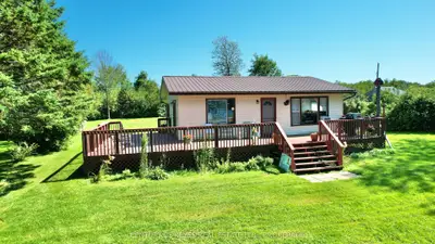 Detached in Leeds and the Thousand Islands
