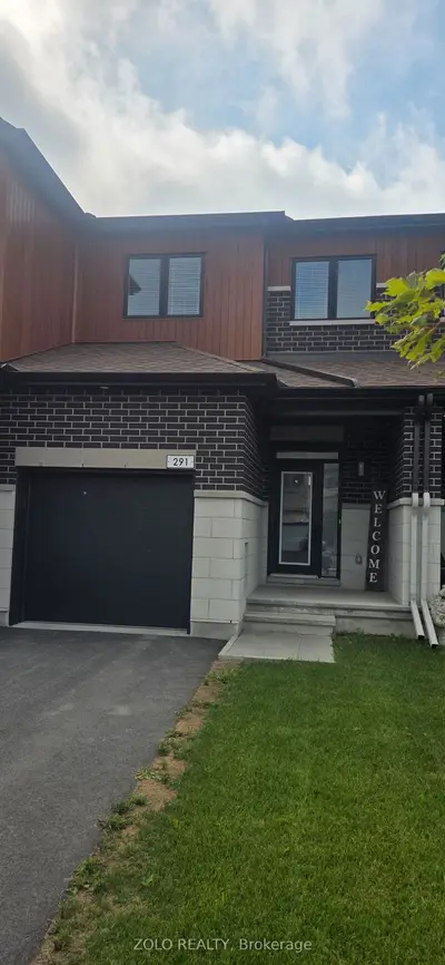 Att/Row/Townhouse in Russell