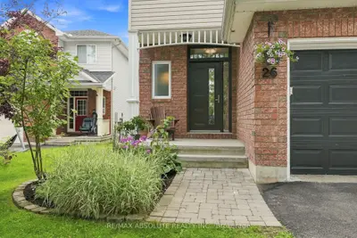 26 MILNER DOWNS Crescent, Kanata, ON K2M 2S3