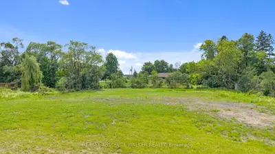 4320 Bank Street, Blossom Park - Airport And Area, On K1t 3w8