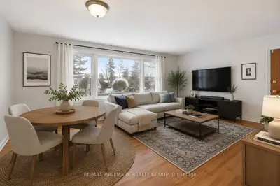 Condo Apartment in Woodroffe