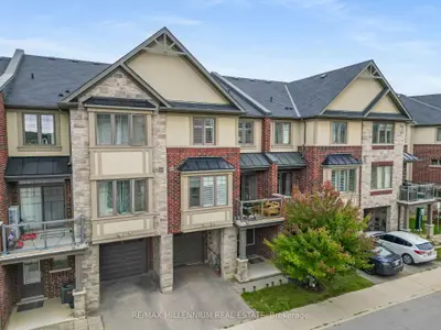 Att/Row/Townhouse in Hamilton