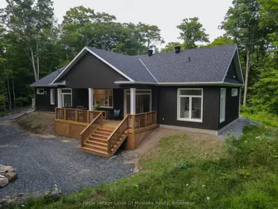 5 Flicker Lane, Mcdougall, On P2a 2w9