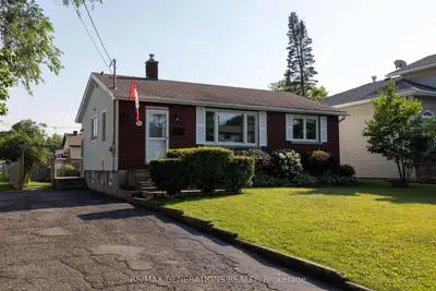 Detached in Thunder Bay