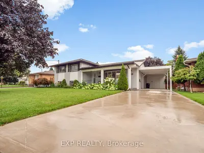 Detached in Niagara Falls