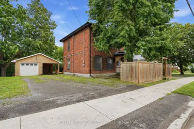 Detached in Belleville
