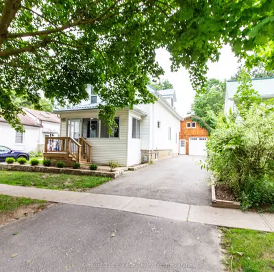 Detached in Centre Wellington