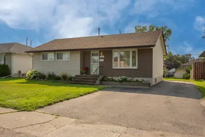 Detached in Thunder Bay
