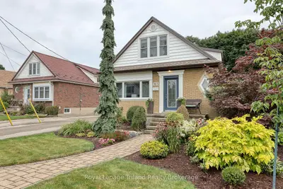 Detached in Woodstock