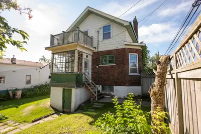 Detached in Thunder Bay