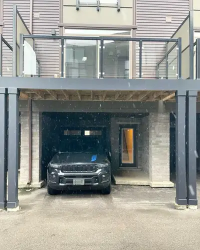 Condo Townhouse in Hamilton
