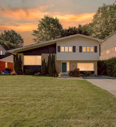 Detached in Woodstock