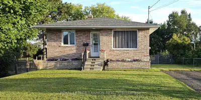 Detached in Thunder Bay