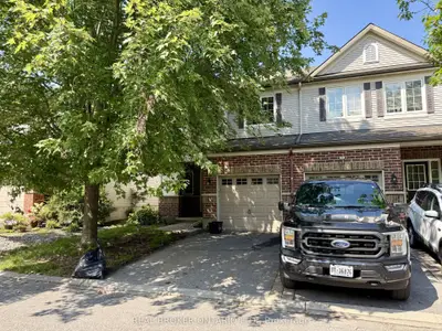 Att/Row/Townhouse in Stittsville - Munster - Richmond