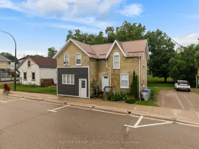 103 King Street, Bluewater, On N0m 1x0