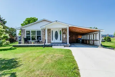 Detached in North Perth