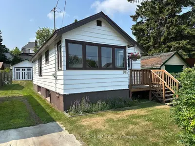 Detached in Thunder Bay