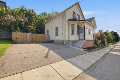 17 Douglas Street, Woodstock, On N4s 2y1