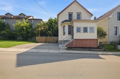 17 Douglas Street, Woodstock, On N4s 2y1