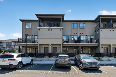 Condo Townhouse in Barrhaven